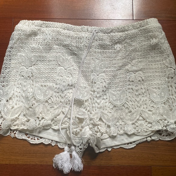 Lacy white shorts - Picture 1 of 7